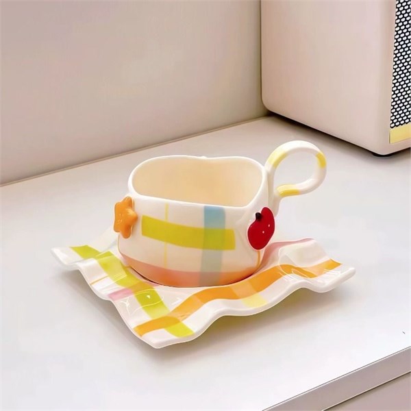 Дизайнерская керамическая чайная пара «Яблочный Неон» / J.Whale Creative Plaid Cup &amp; Saucer Set 10185 - Onlainsale HOME