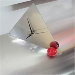 Эксклюзивные настольные часы матового стального цвета, треугольные 10298 - Onlainsale HOME